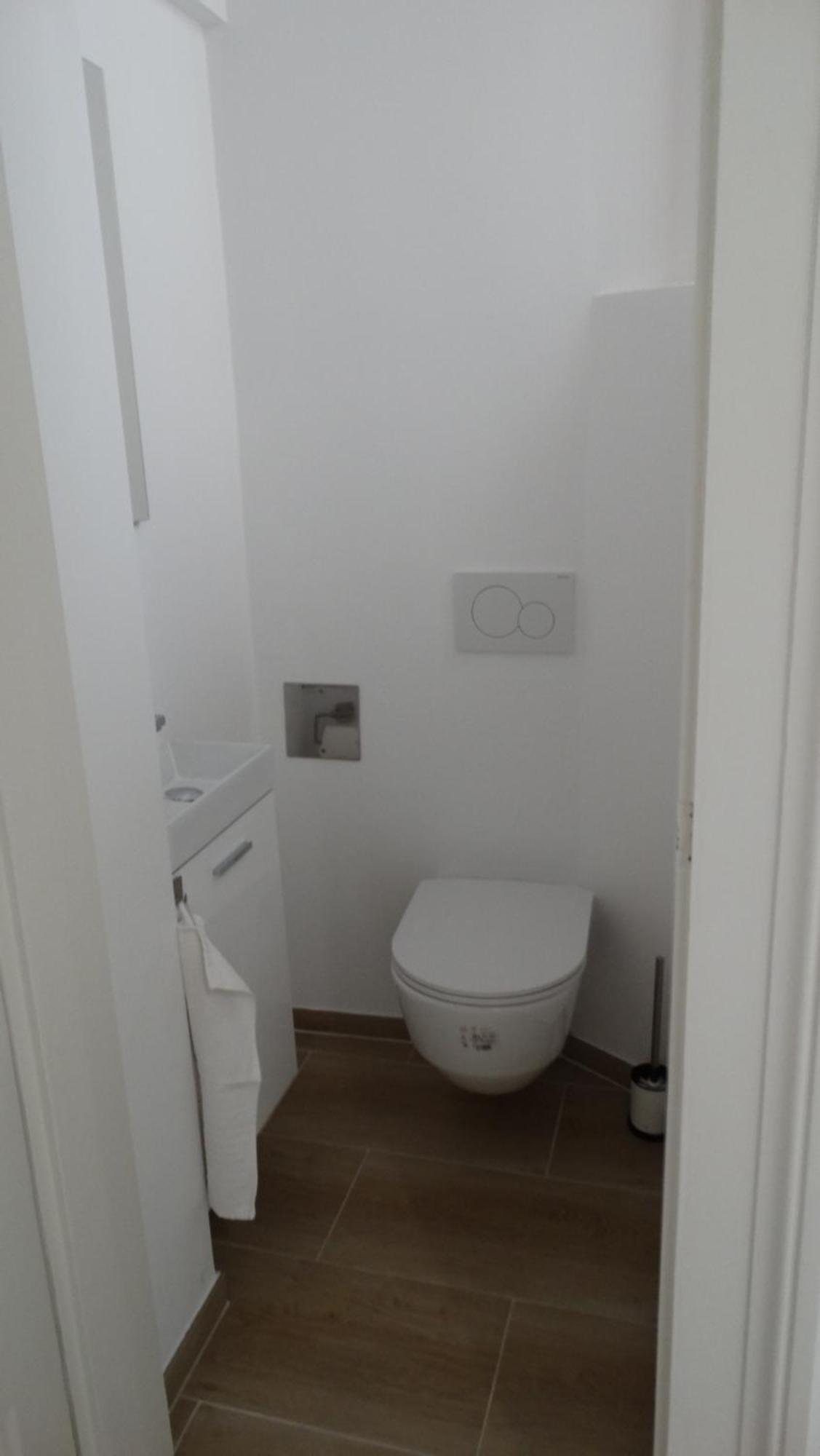 Ruhige Art-Garconniere Mit Balkon Lägenhet Wien Exteriör bild